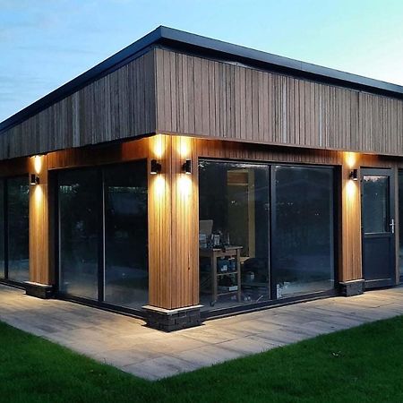 Luxe Recreatie Bungalow No 10 Scherpenisse Buitenkant foto